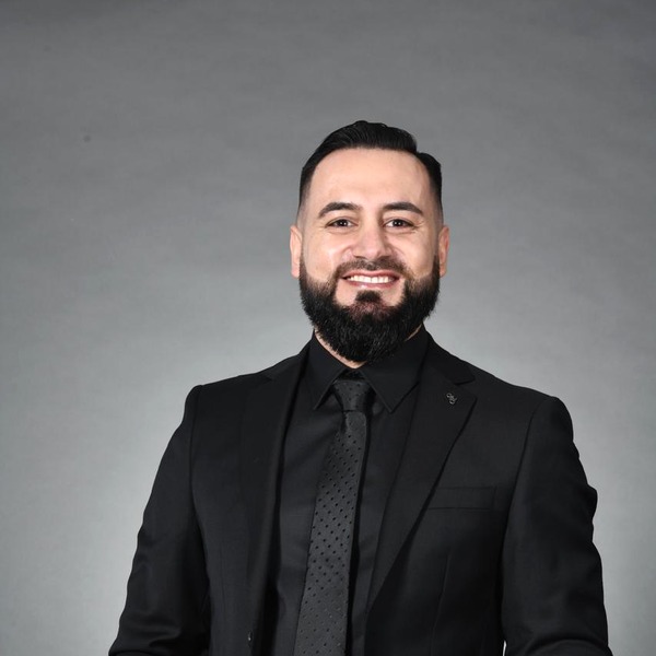 Carlos Saavedra, Administrador y Representante Legal